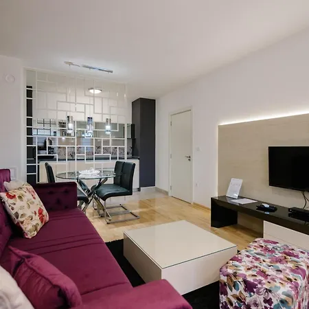 Nar Royalton Deluxe #40 Free Parking Ni