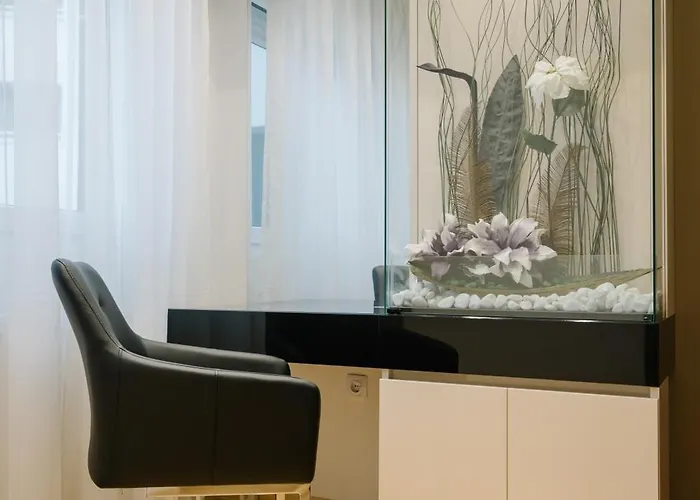 Nar Royalton Deluxe #40 Free Parking Ni